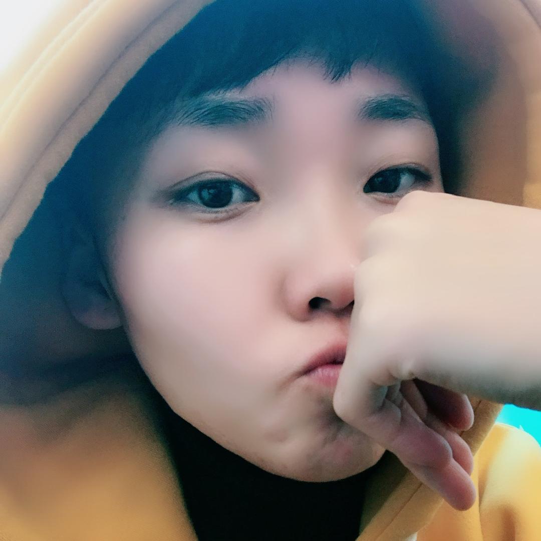 张岩.