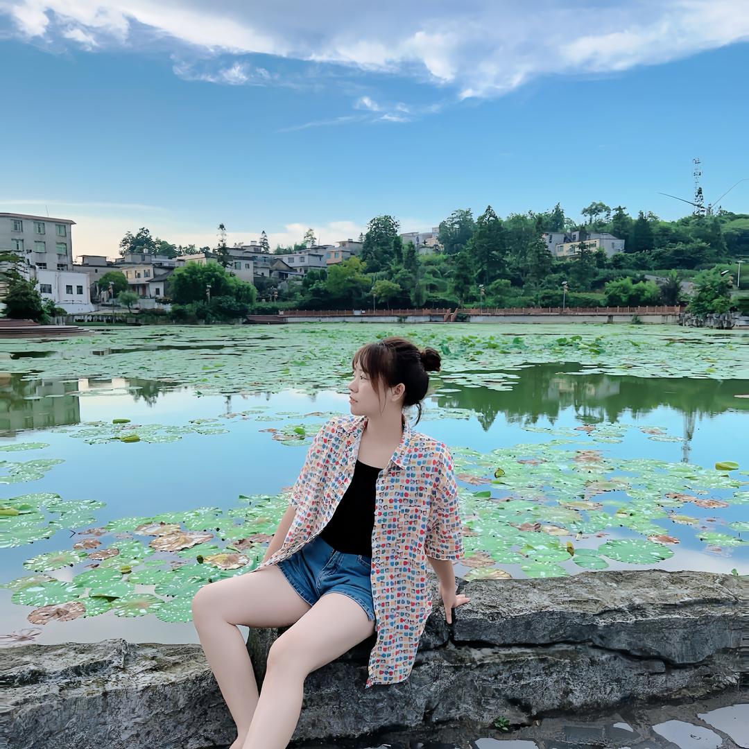 HE小何