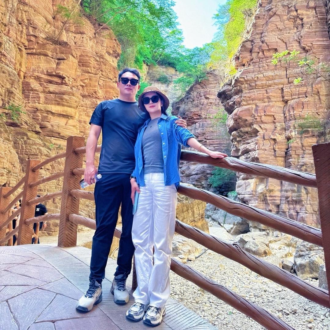 👩‍❤️‍💋‍👨俊昊夫妇（新婚中）