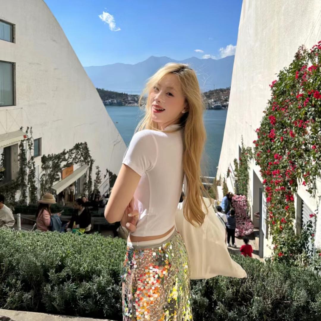 美女小张.
