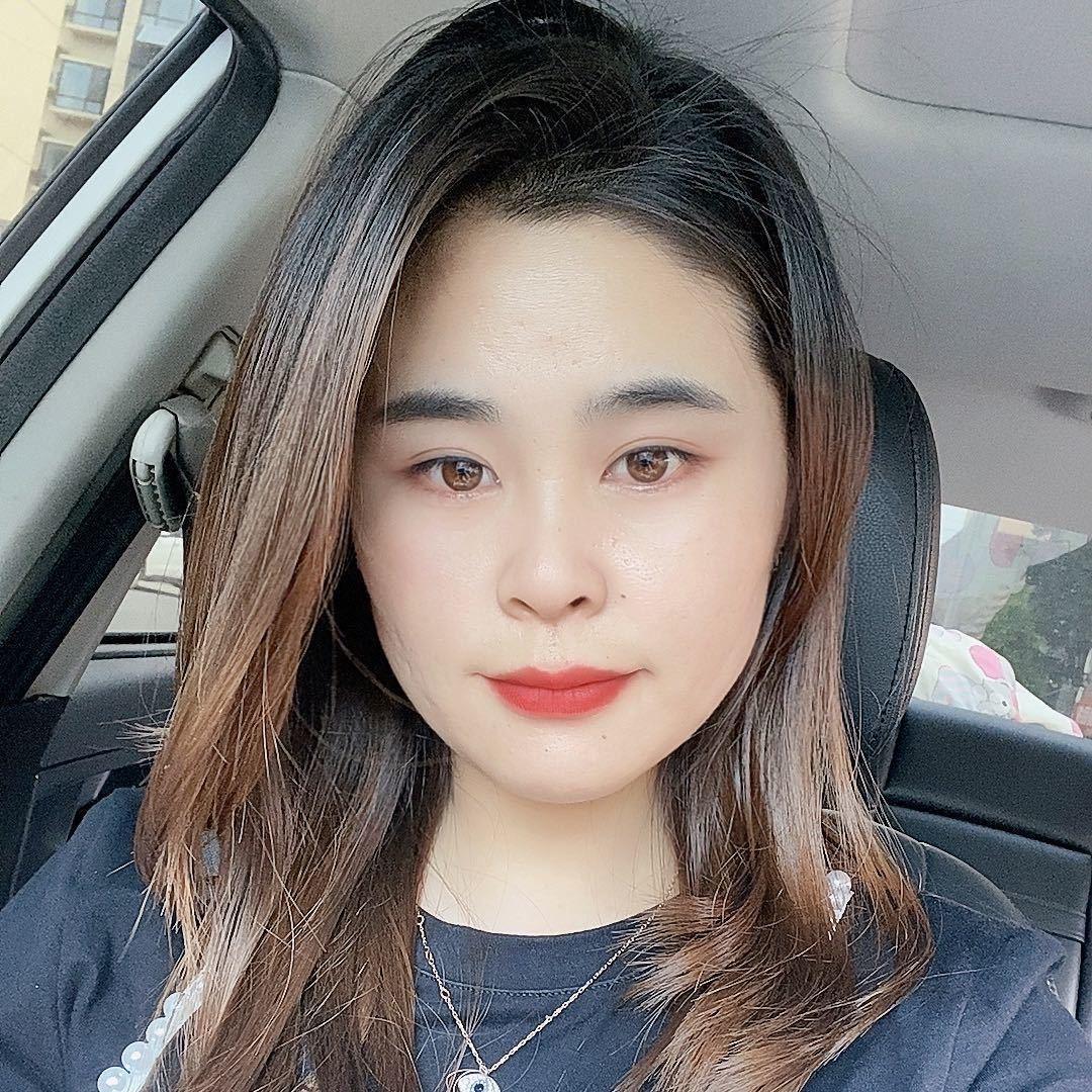 摆地摊的周大婷