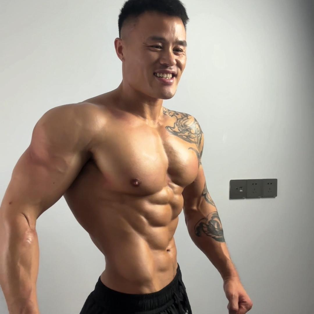 豆豆的八块腹肌