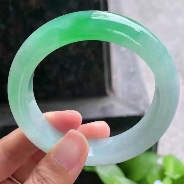 濠盛翡翠手镯