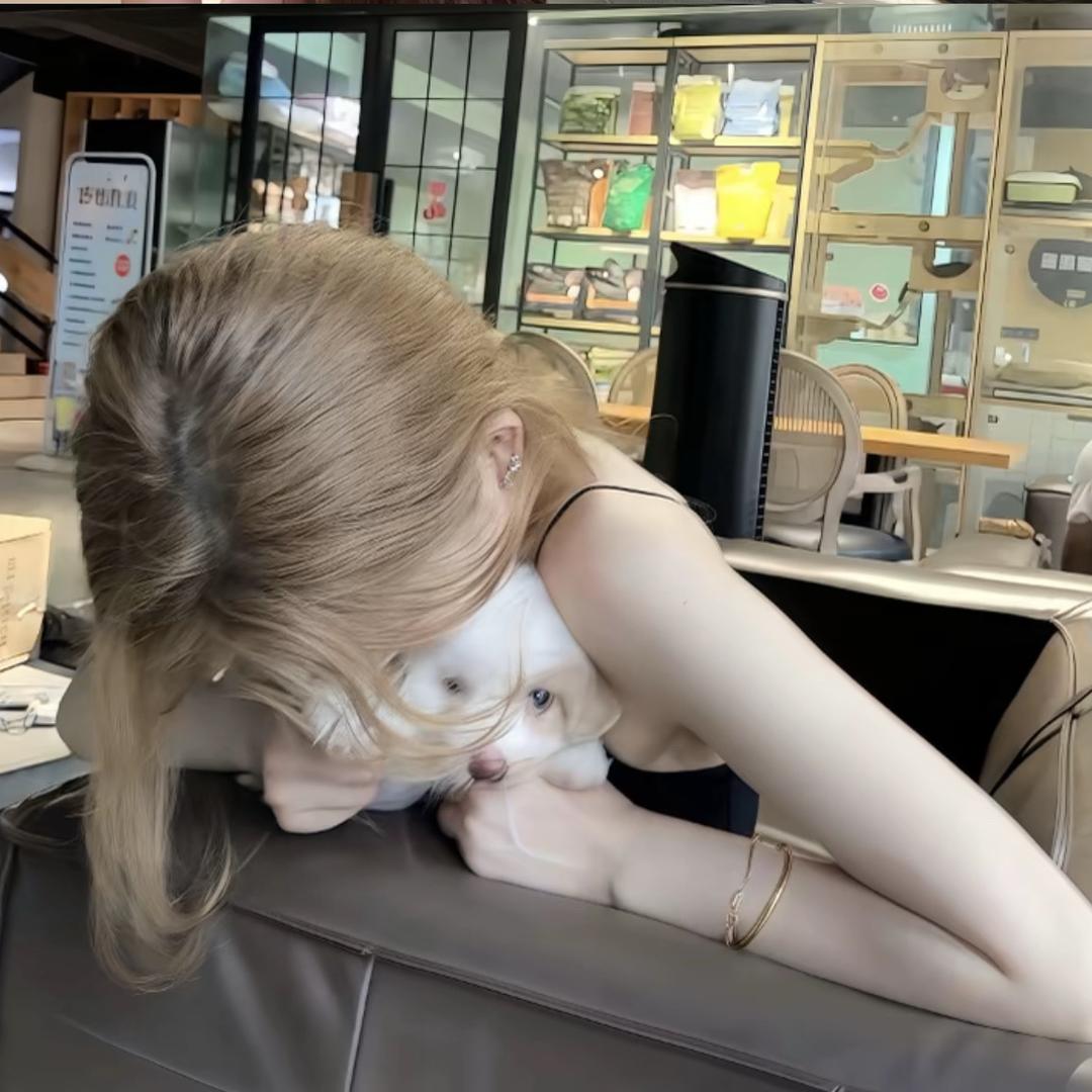 抢老头低保买奔驰