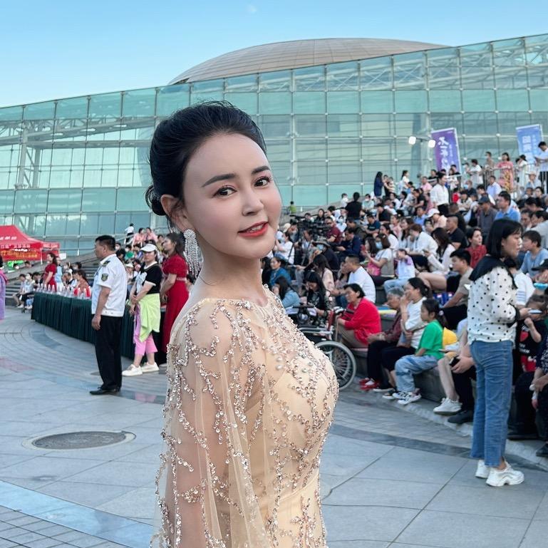 主持张瑞灵🌷
