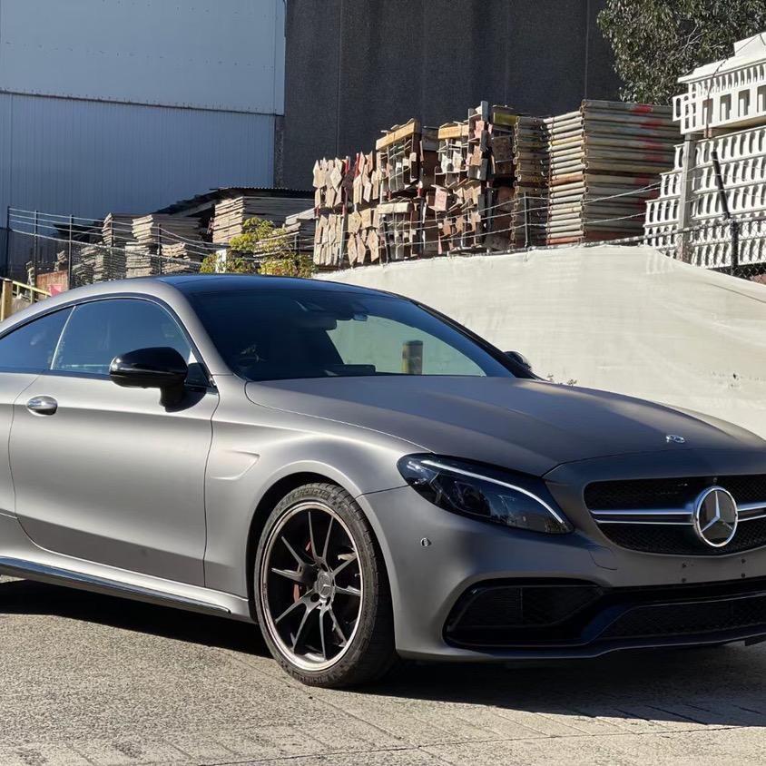 工厂卖膜的小男孩