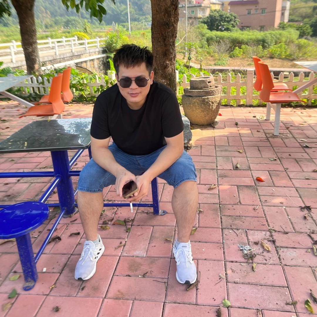 大头小酒窝