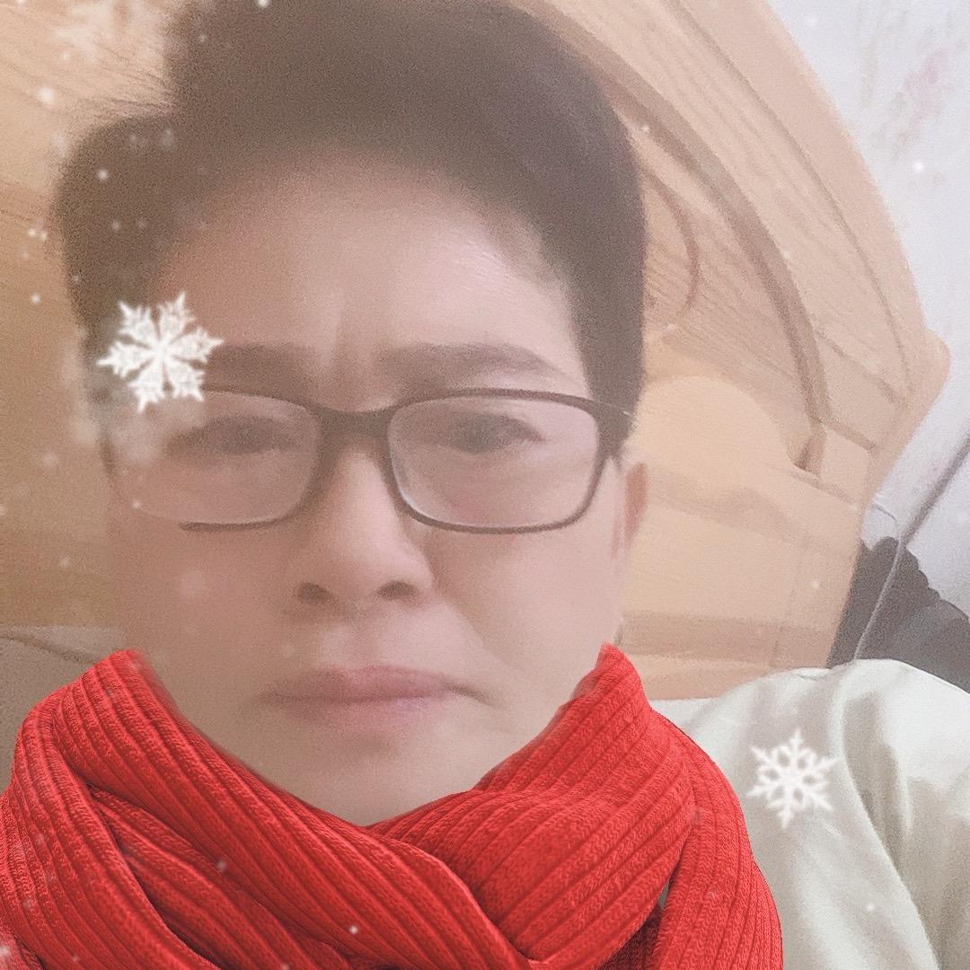 爱唱戏的大姐，好友。