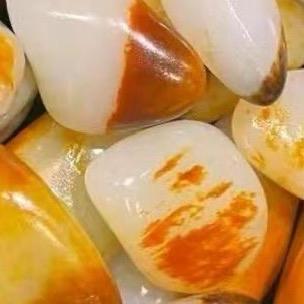 艾萨和田玉。4