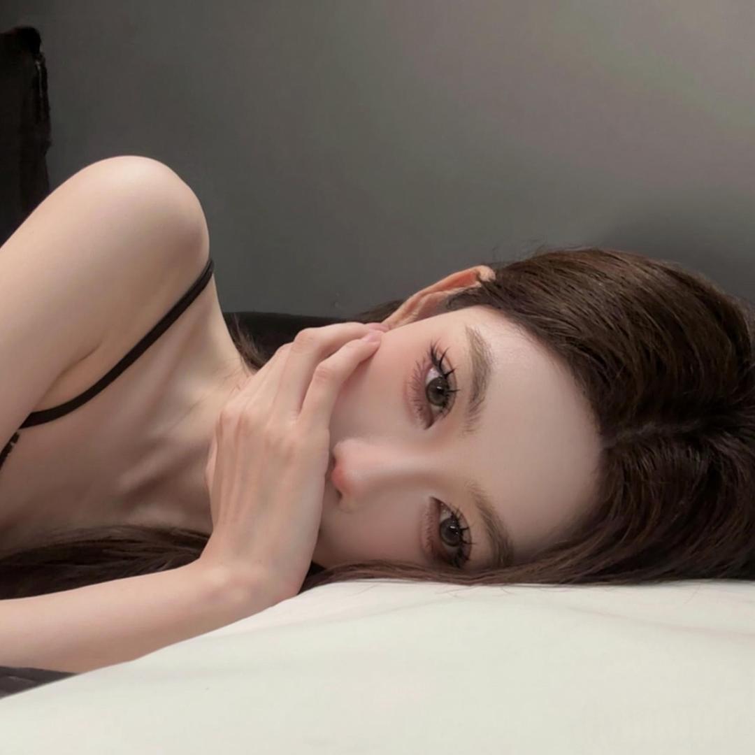 绝美小妈在公交车上被18个帅哥轮流让座