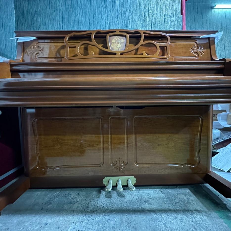 康康二手钢琴批发工厂