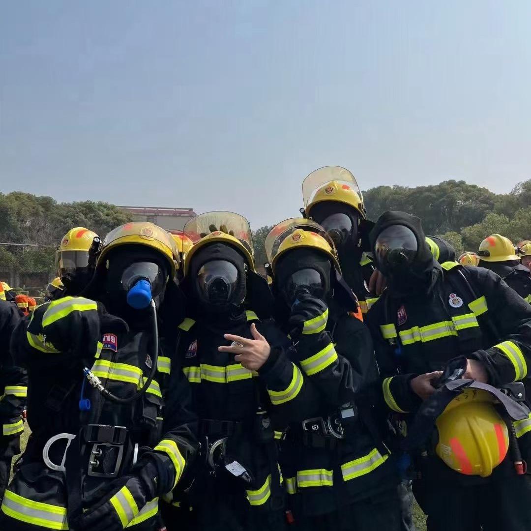 未来八块腹肌的男人