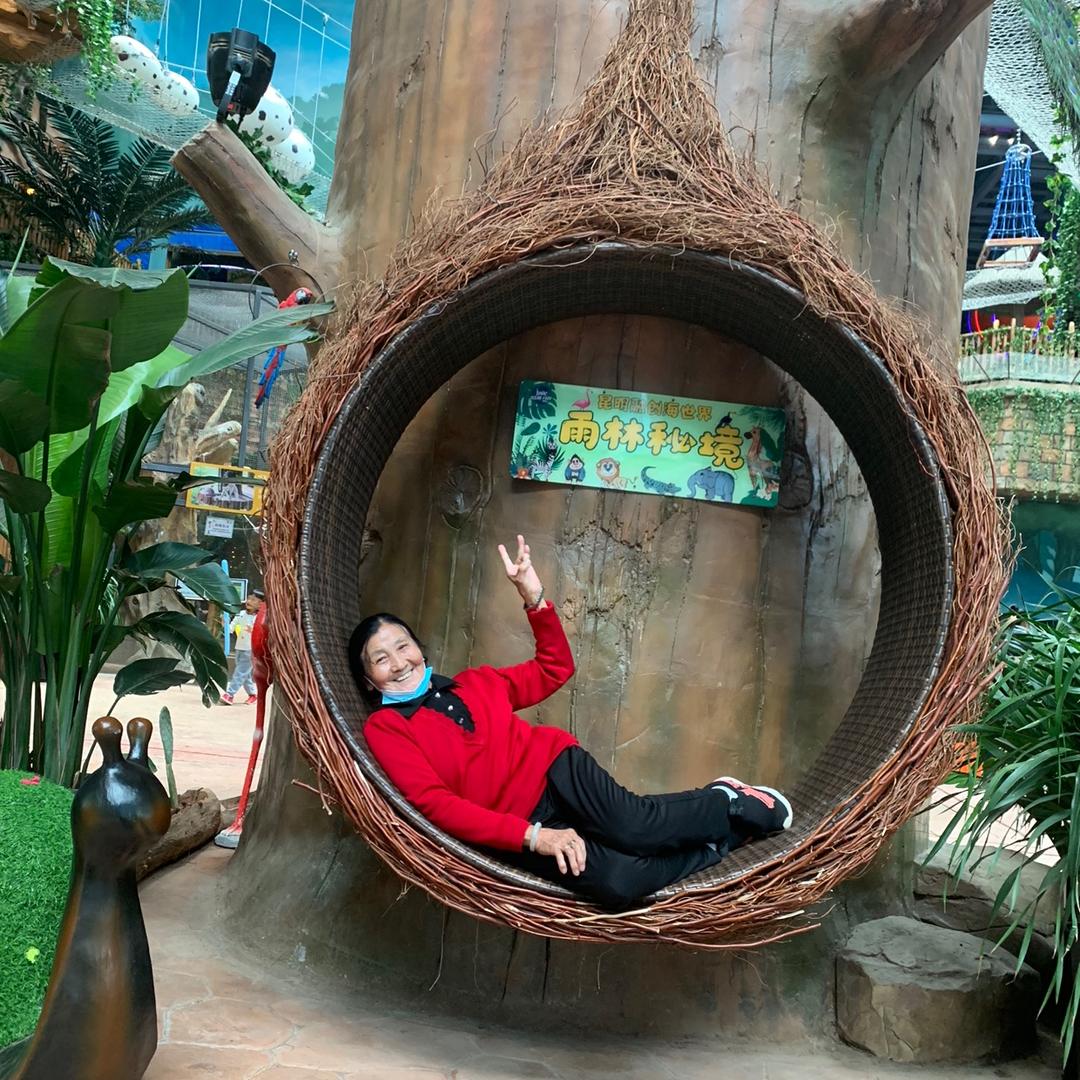 80 岁的老奶奶，我喜欢抖音，我爱锻炼