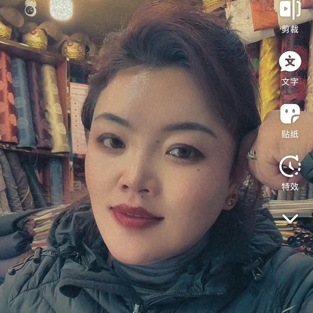康松民族服装店