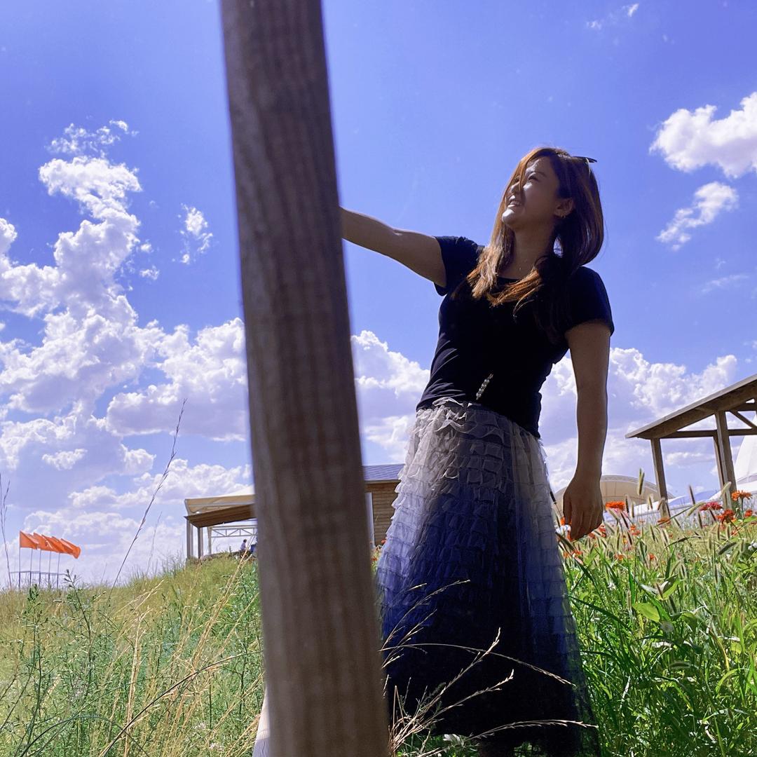 长头发的大脸妹