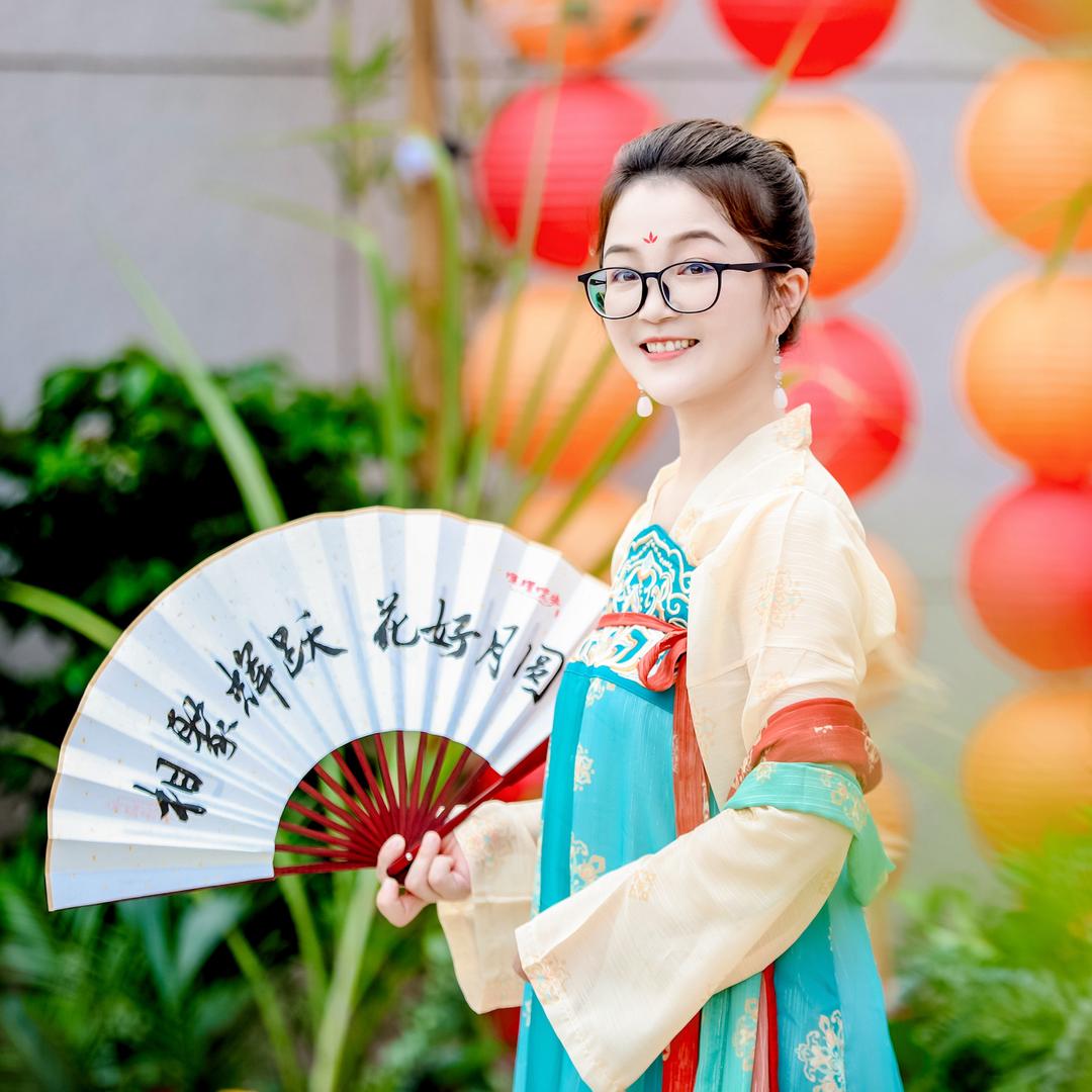 辉跃悠悠