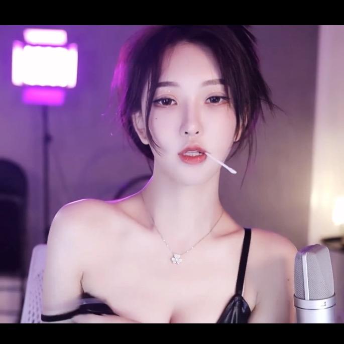 南妹的小跟班（封号半个月，视频都被隐藏）