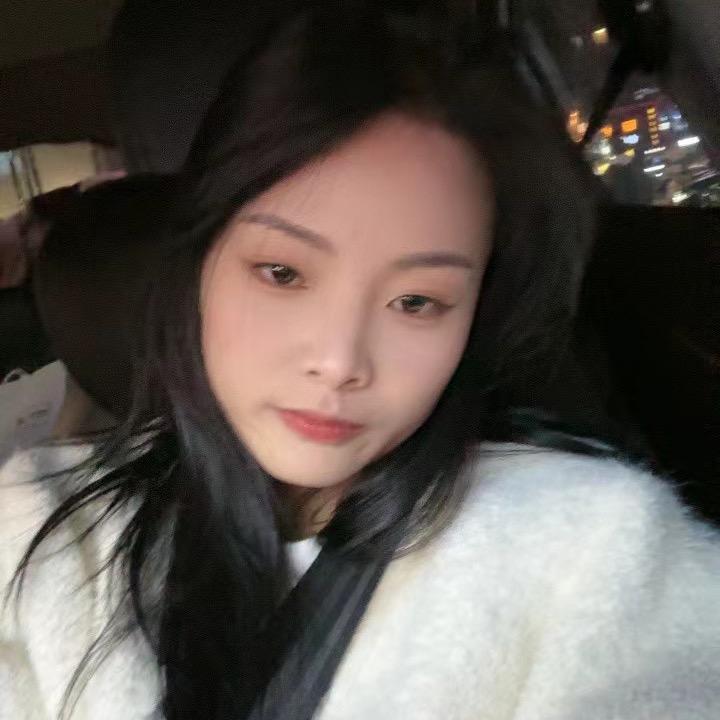 费费.