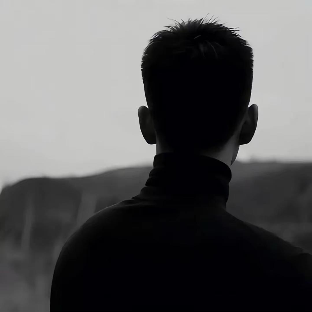 李某人 .