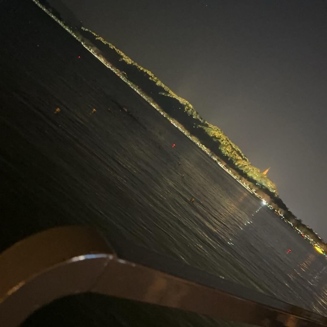 沈丘洁在写创意日用百货店