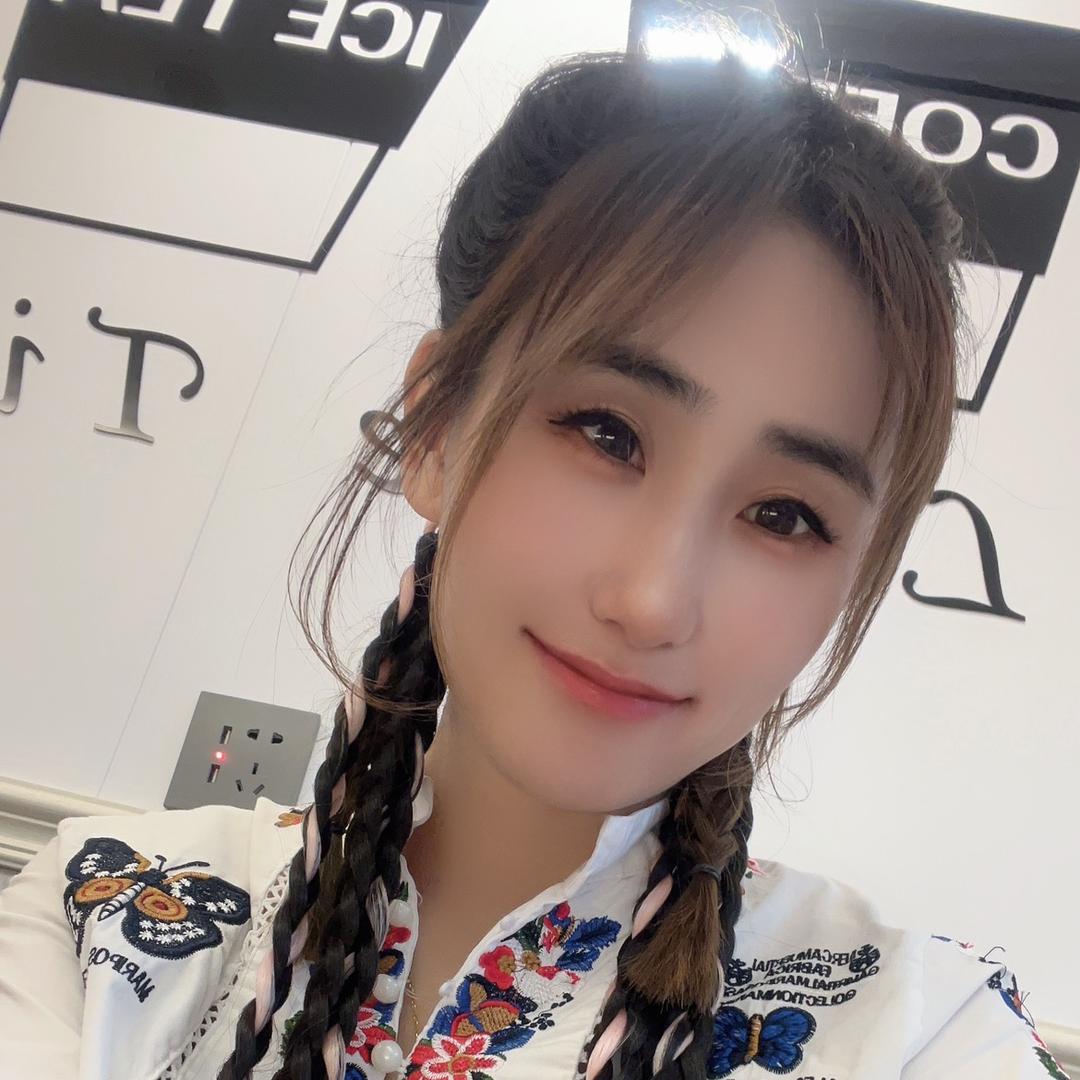 小草也疯狂探店