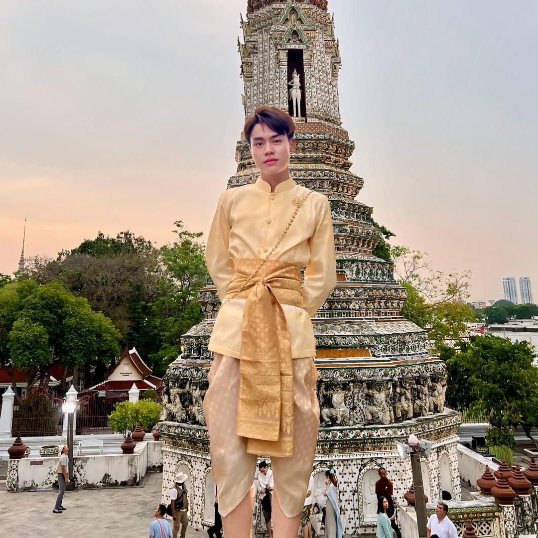 老挝小伙陈洋