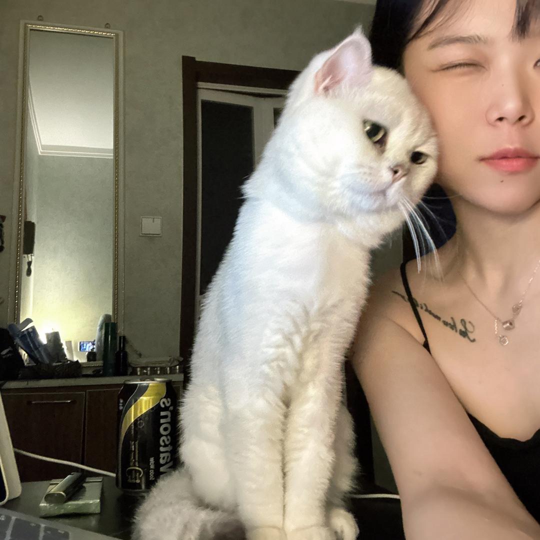 抠脚女汉子