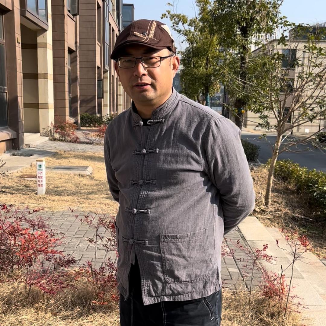 储 泽    专业转让福地