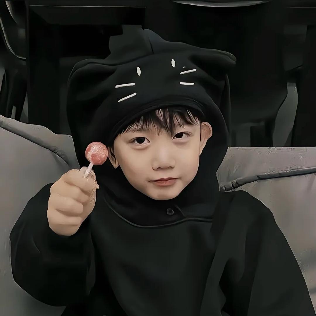 小狗带老爷爷挑粪