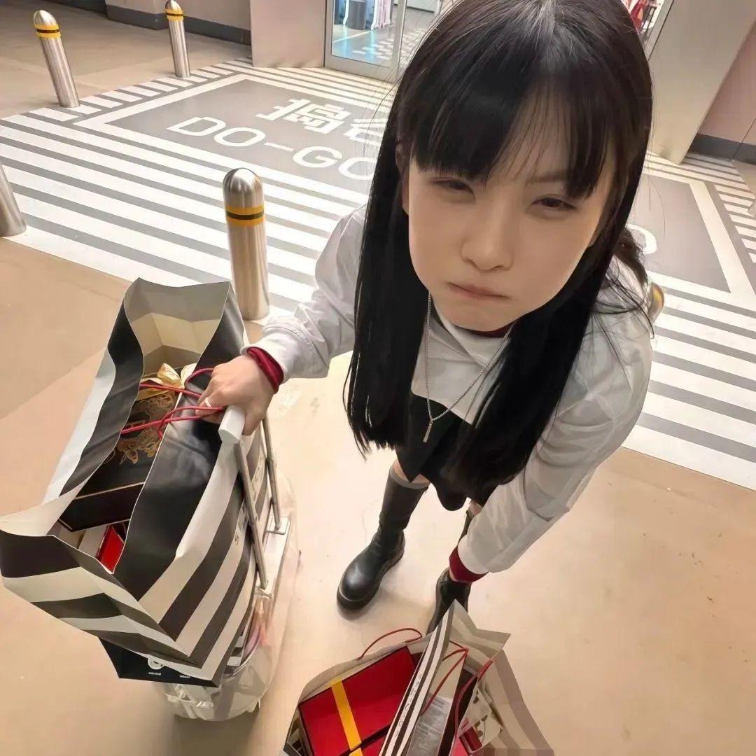 等雨停.