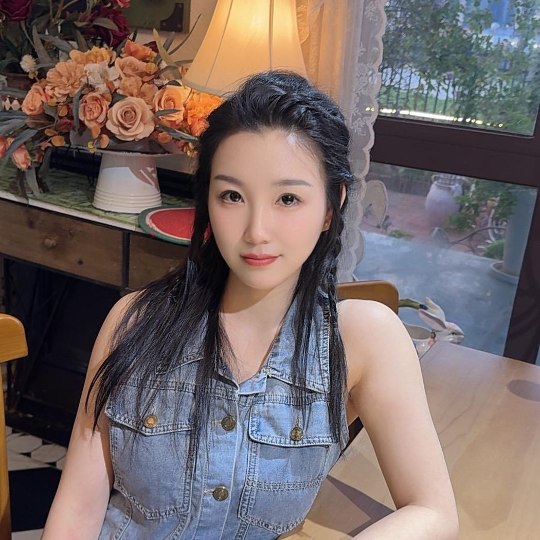 是覃红吖