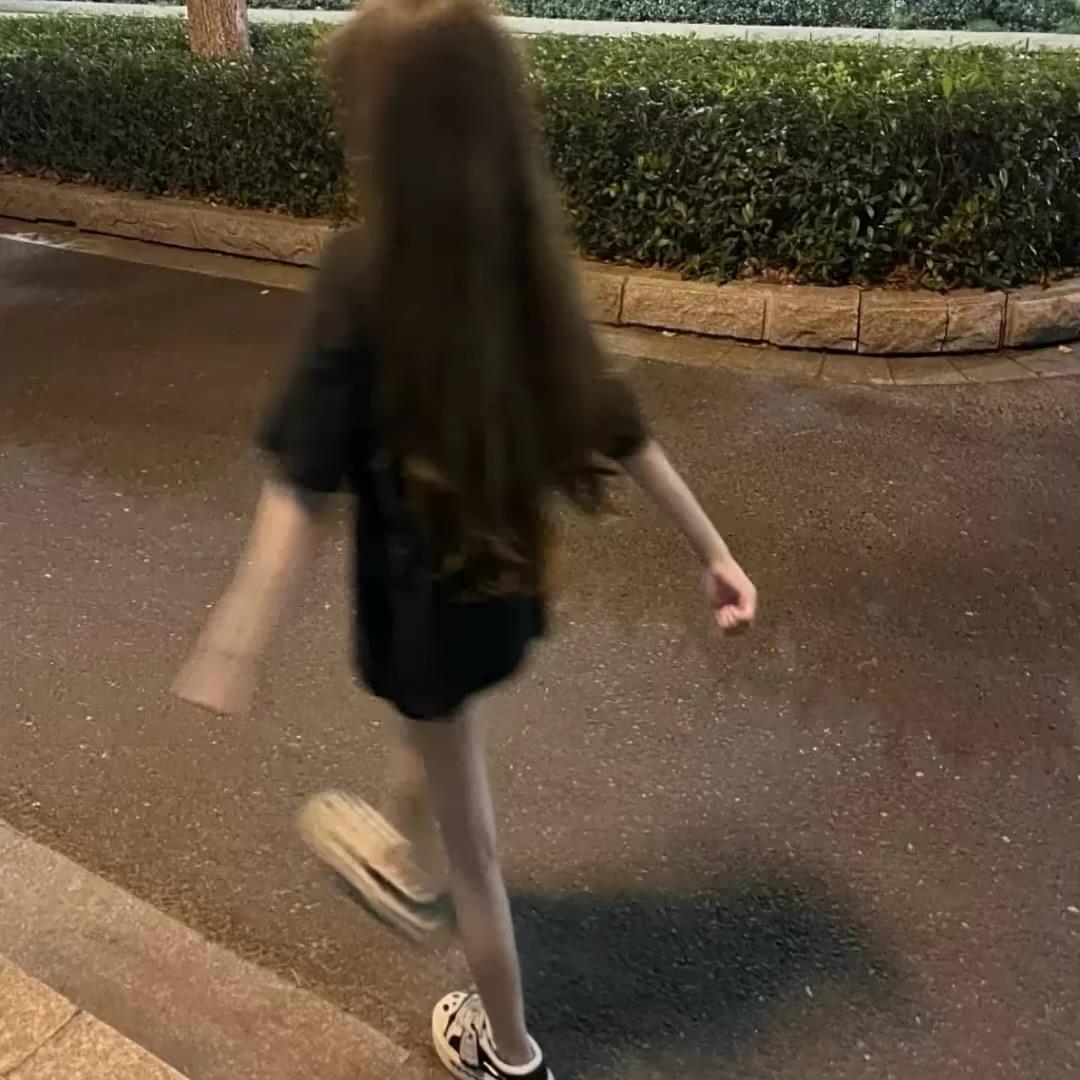 卖萌被人打哭了