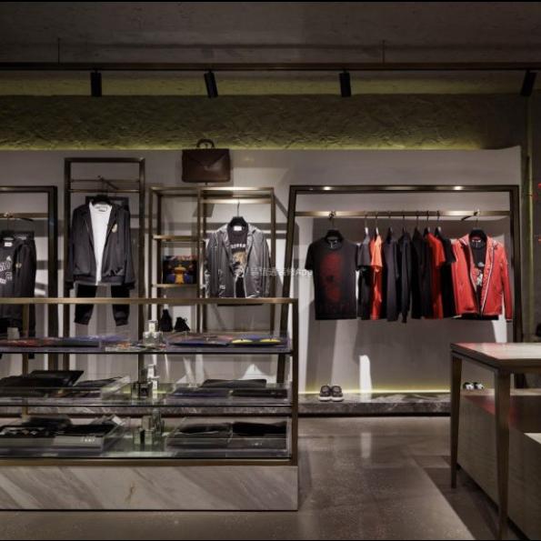 名依阁服装店