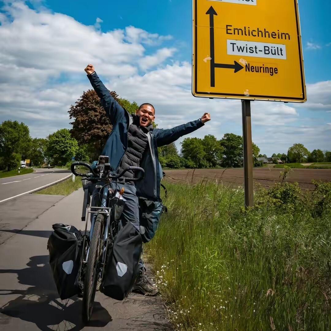 湖远行（旅行者）