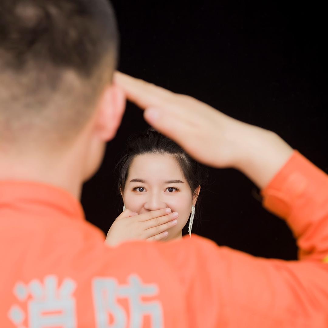 左左