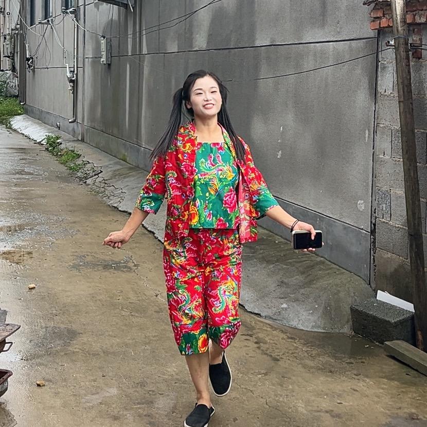 珊珊努力吖(三胎四娃妈）