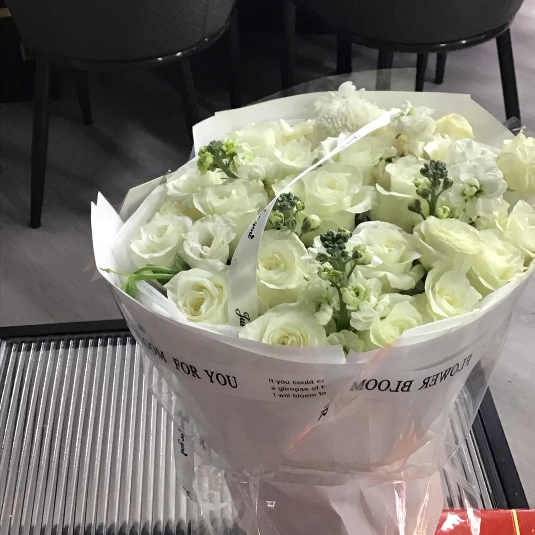 贺涵下雨了我在徐家汇