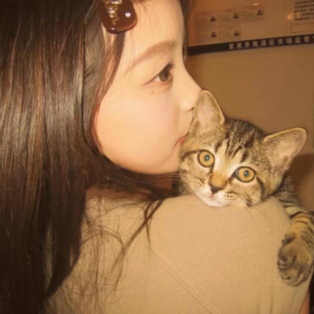别和我对视