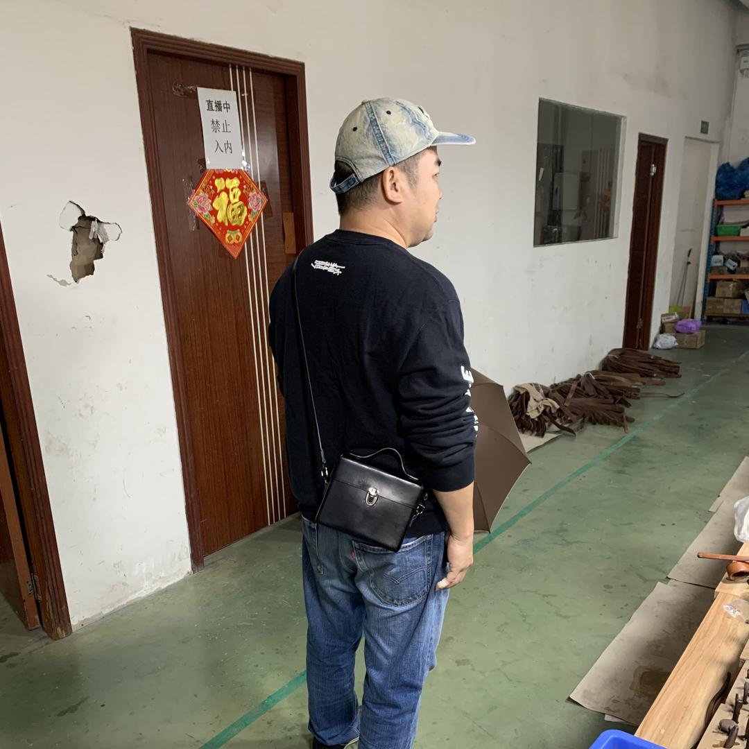 伟兴皮具工厂店
