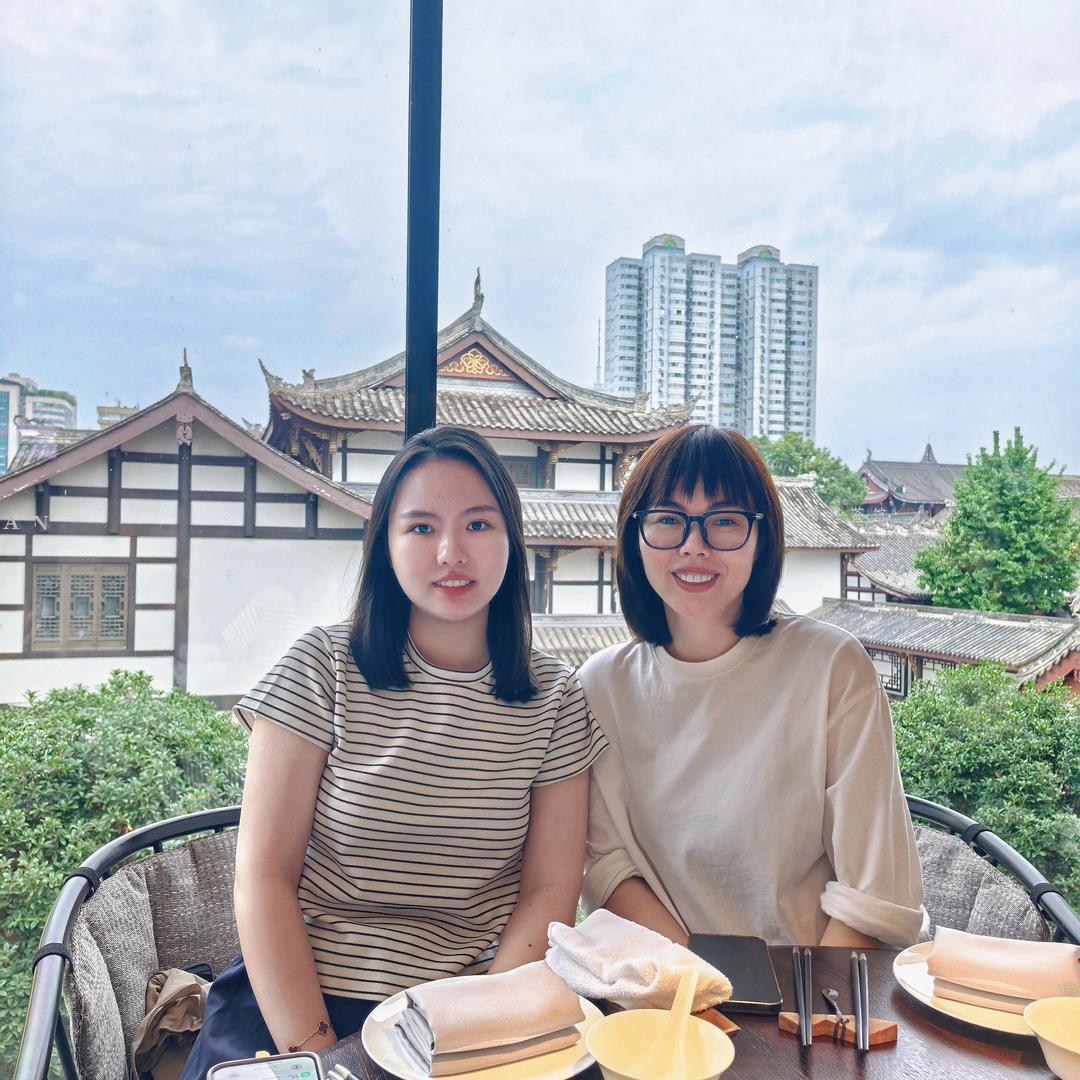 川渝谢田田做林淼童装