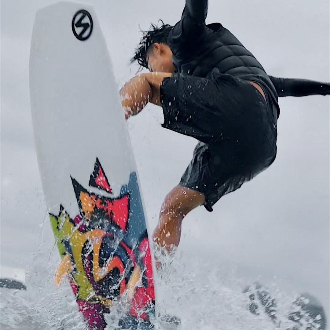 尾波冲浪🚀阿光会飞