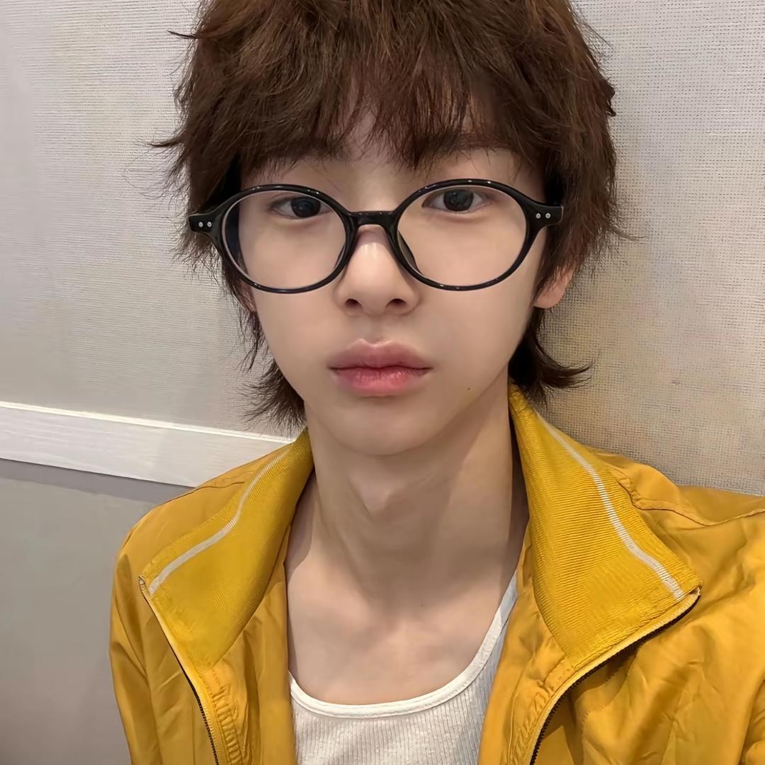 Jonathan哼