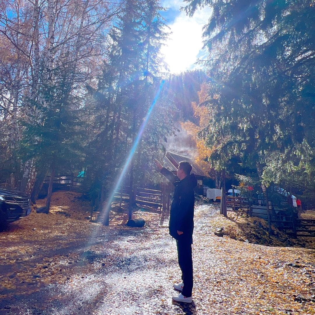 满山猴子我腚最红..