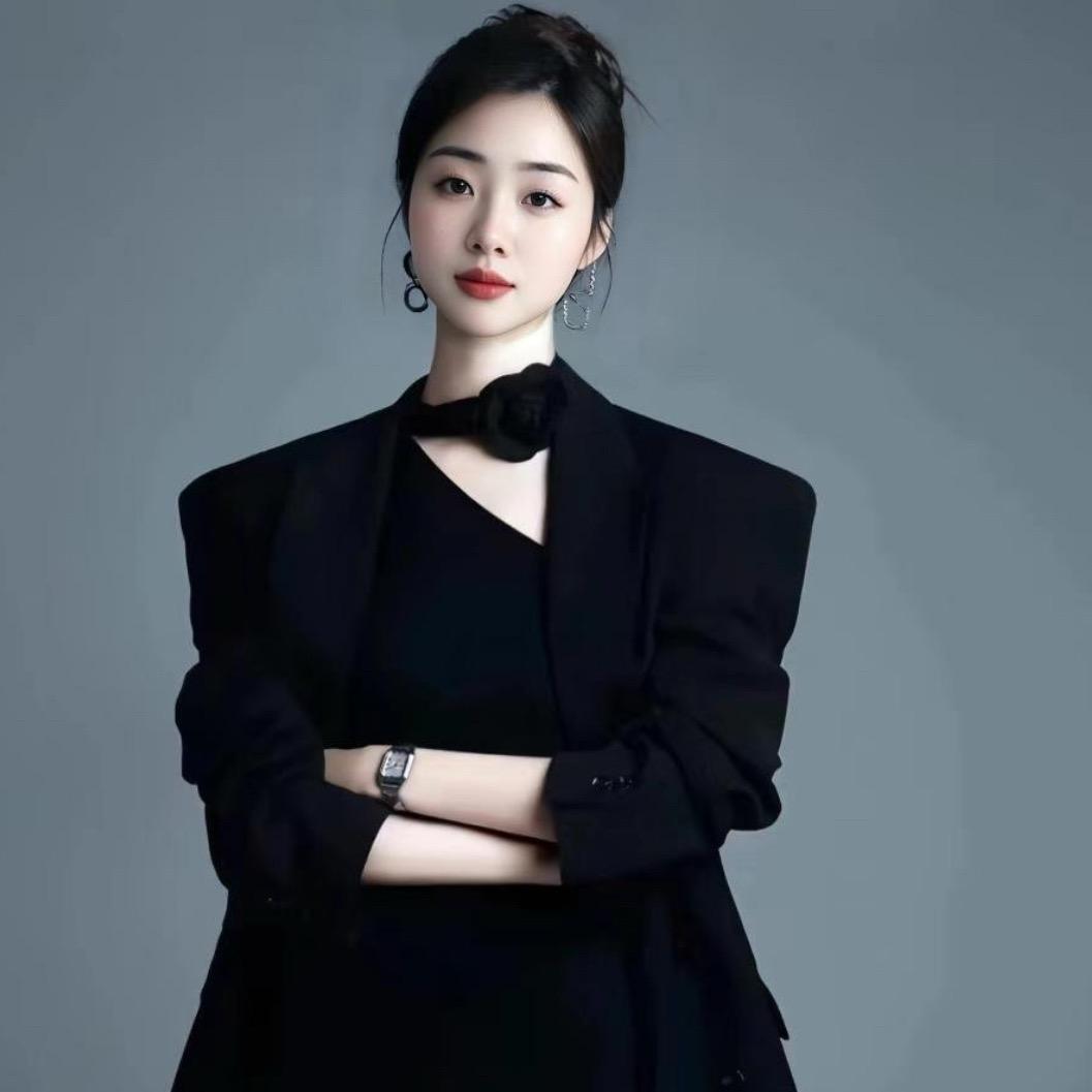 李兰·宝韵诗打造素颜灯泡肌