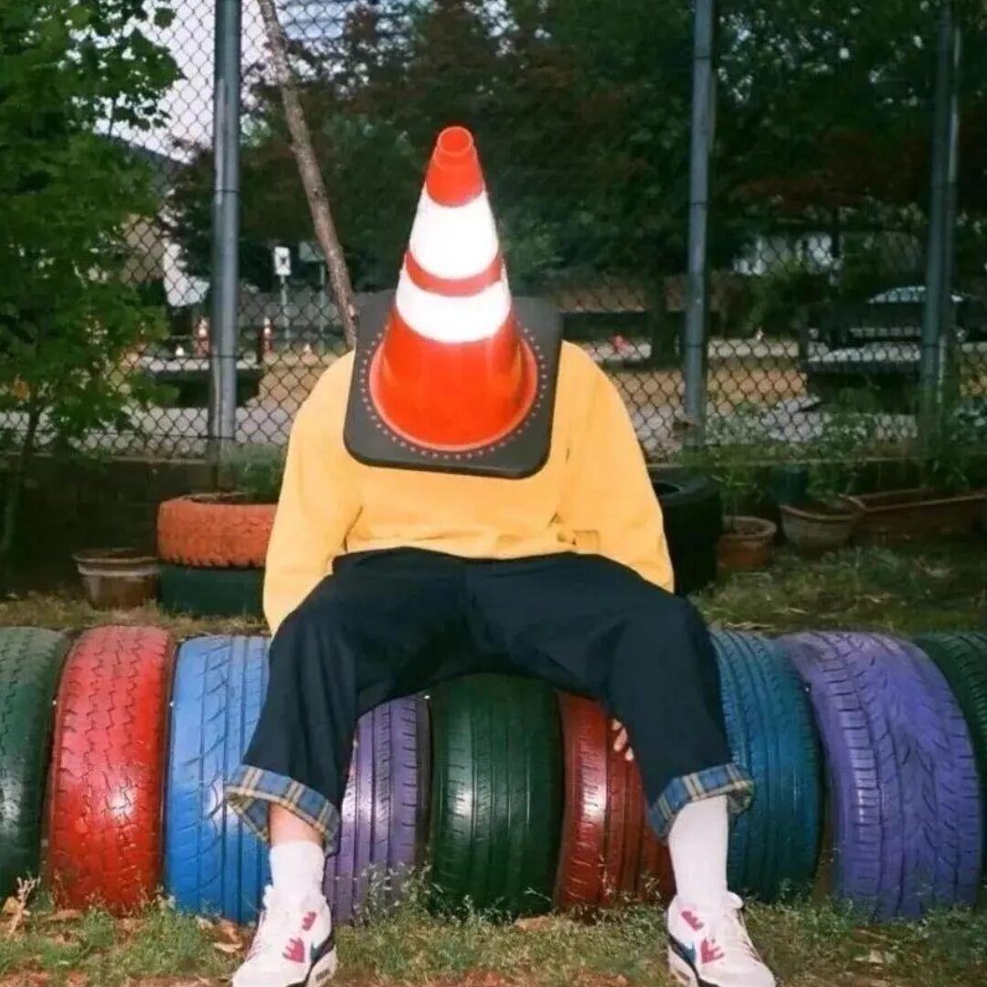 呃