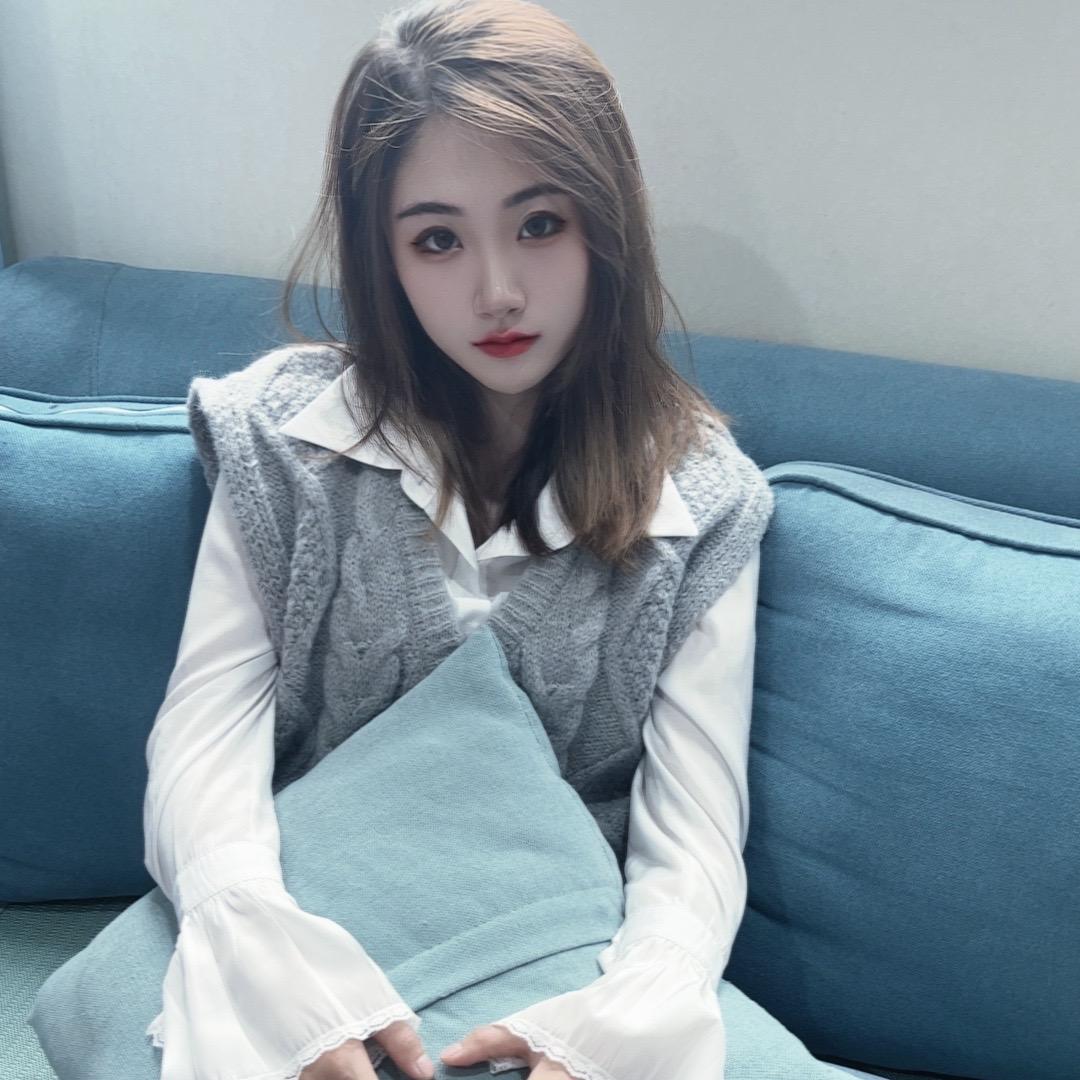 小小香，