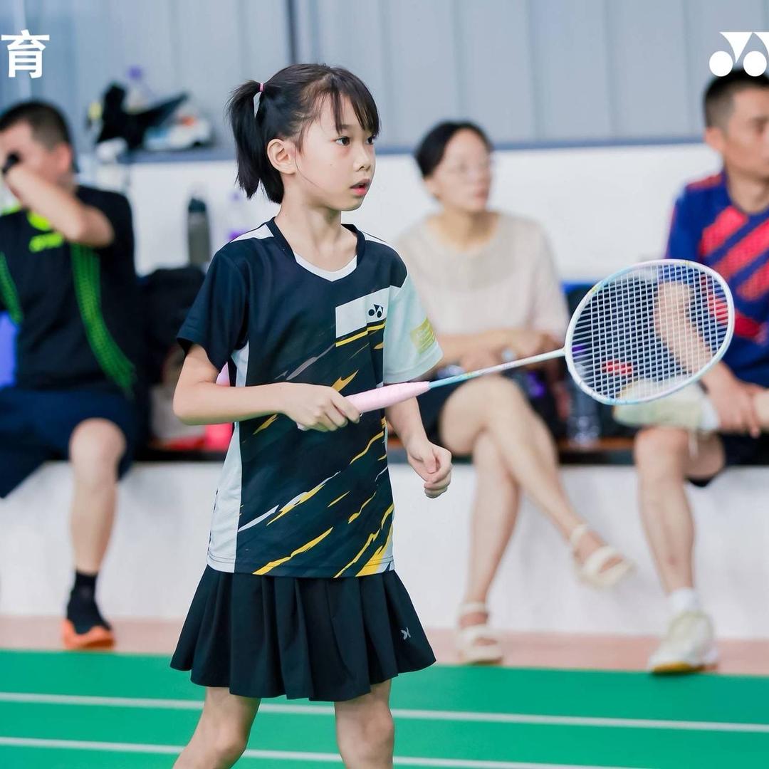 爱羽毛球的汐宝