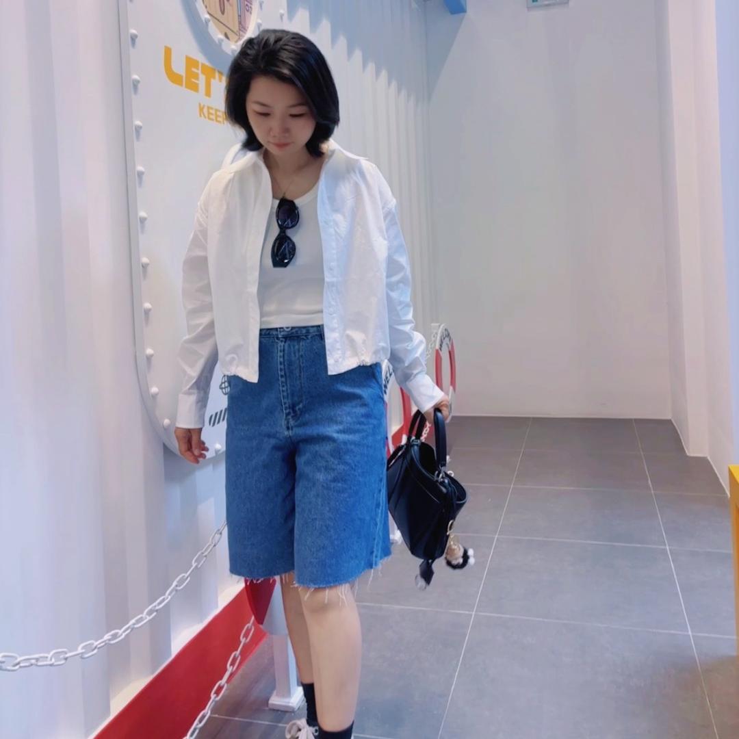 黄英ℋ𝓊𝒶𝓃ℊ 𝒴𝒾𝓃ℊ