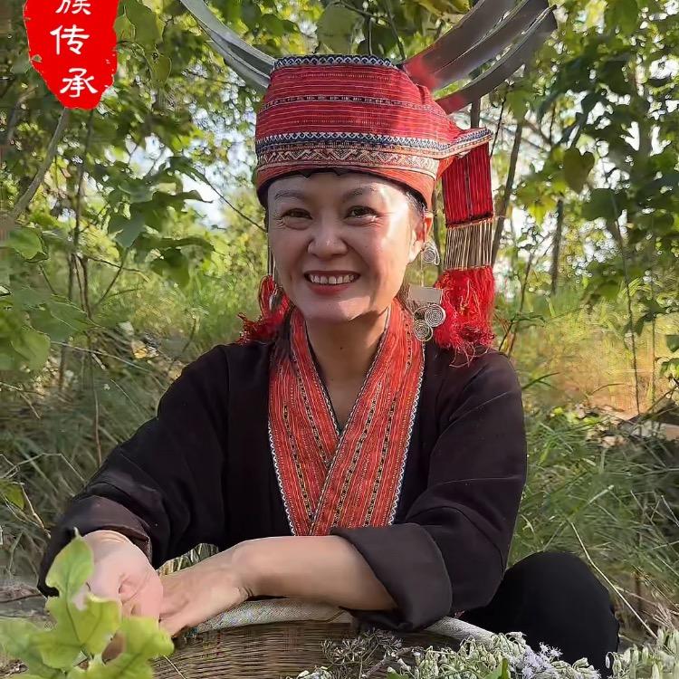 广西瑶族传承莲姐