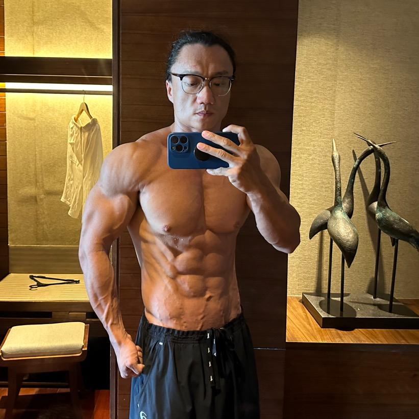 老毕不是成龙大哥